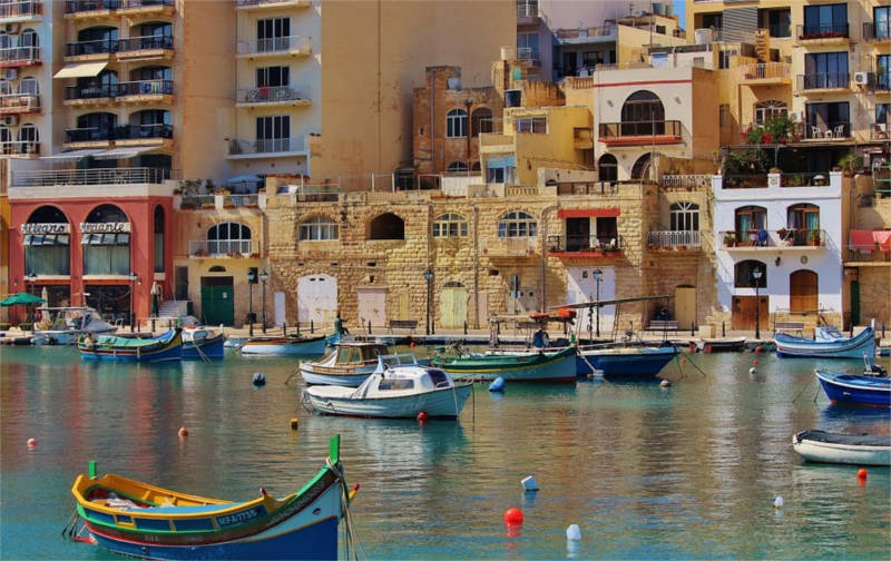 fly private to and from Malta